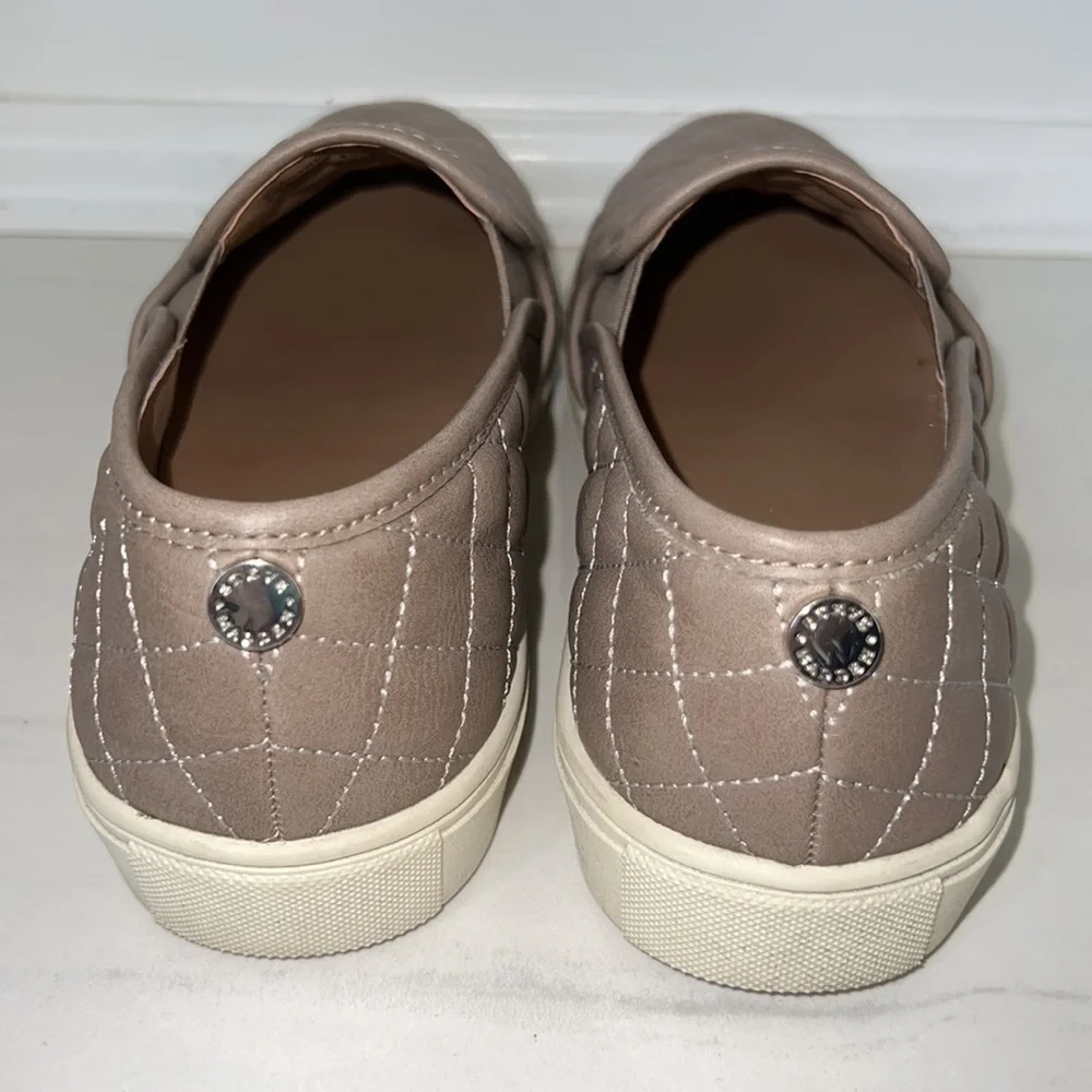 Tan Steve Madden Fashion Slip Ons with Quilted Pattern Size 8.5 - Picture 6 of 6